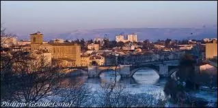 Ville de la chausse ou de la lunette (pâtisserie), Romans-sur-Isère, en région Rhône-Alpes, se situe dans le département ...