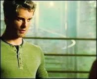 Qui devient la meilleure amie de John après que celui-ci lui a sauvé la vie ?