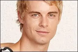 Quel est le nom de la copine de John ?