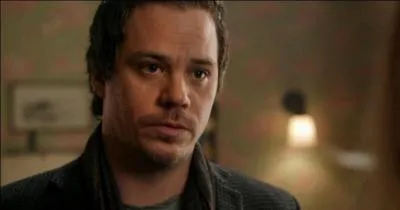 Qu'est-ce qui arrive à Neal à la fin de la saison 2 ?