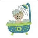 En entendant ce cri Michel se réveille en sursaut et pleure. ... là là ! dit Maman, tu es tout transpirant. Viens donc prendre une douche !