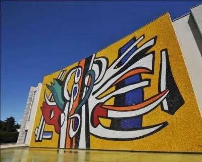 La petite cité de Biot (Alpes-Maritimes) posséde un musée consacré à l'oeuvre de Fernand Léger. Les oeuvres de cet artiste sont apparentées a quel mouvement pictural ?