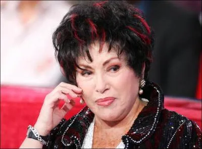 Quels sont les fruits et l&eacute;gumes que l'on voit sur la couverture de "Ma m&eacute;decine naturelle" de Rika Zara&iuml; ?