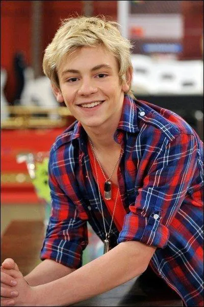 Dans quelle s&eacute;rie cet acteur est-il connu (Ross Lynch) ?