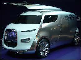 Nous commençons par ce concept car Citroën présenté en 2011 au Salon de l'automobile de Francfort. Il porte le nom de ...