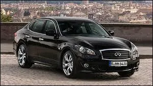 Infiniti a commercialisée cette voiture en 2010 sous le nom de M. En 2014, elle change de nom pour s'appeler...