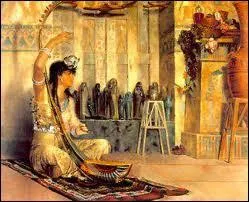 Qui est cette musicienne, mentionnée comme la première femme harpiste sous la cinquième dynastie ?