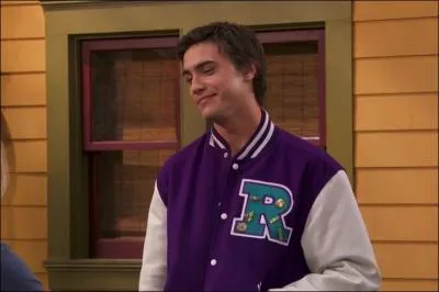 Comment s'appelle le petit ami de Maddie ?