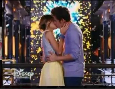 Qui chante « Descubrí » ?