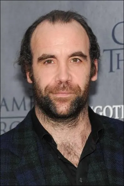 Sandor Clegane, alias Le Limier, mais son nom est...