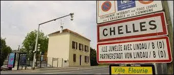 Nous entrons dans la ville Seine-et-Marnaise de Chelles. Nous sommes en région ...