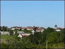 Le village aquitain de Rouffignac-Saint-Cernin-de-Reilhac se situe dans le département ...