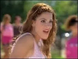 Dans la saison 1, les cheveux de Violetta sont...