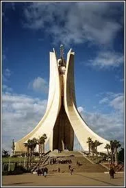 Dans quel pays se situe ce monument ?