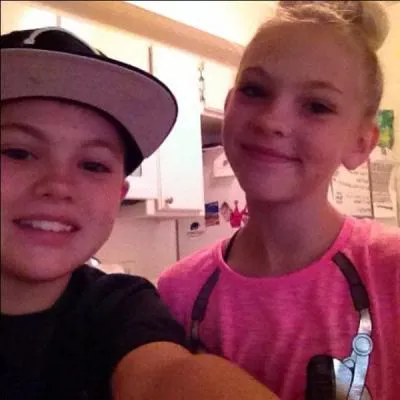 Qui est représenté avec Jordyn ?