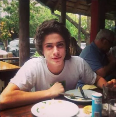 Comment s'appelle le frère de Martina ?