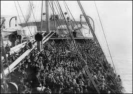 Quand les immigrants cessèrent-ils de passer par Ellis Island pour aller en Amérique ?