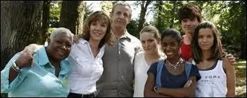 Parmi ces personnes, laquelle rattache-t-on le plus à Louise ?