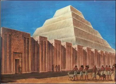 Pour quel pharaon la première pyramide d'Égypte était-elle destinée ?
