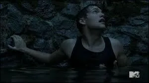 Comment Scott a-t-il retrouvé Liam lorsque celui-ci était coincé dans le puits ?