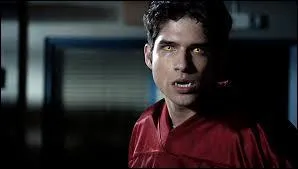 Combien de personne(s) Scott a-t-il tué alors qu'il ne maîtrisait pas encore sa nature de loup-garou ?