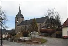 Voici l'église Saint-Georges du village franc-comtois de Rougegoutte. Il se situe dans le département ...