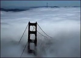 Avant la construction de ce pont, combien de temps fallait-il pour relier le comté de Marin et San Francisco ?