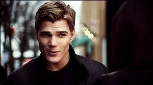 Dans le cercle avec qui a-t-il eu une histoire d'amour avant qu'il parte ?