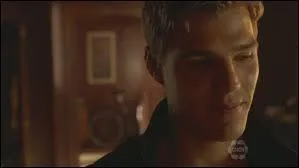 Comment s'appelle sa voisine ?