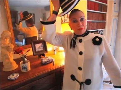 ''La L&eacute;gion d'honneur, c'est comme une m&eacute;daille en chocolat : on remet &ccedil;a &agrave; tout le monde ; &ccedil;a ne ressemble plus &agrave; rien ! '' (Genevi&egrave;ve de Fontenay)... Quel groupe de production a pris la direction de l'&eacute;lection des Miss France ?