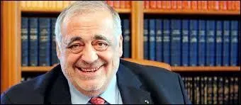 ''Elle aurait d&ucirc; revenir &agrave; mon p&egrave;re, mort pour la France en 44.'' (Philippe S&eacute;guin)... &Agrave; quel poste Philippe S&eacute;guin a-t-il fini sa carri&egrave;re politique ?