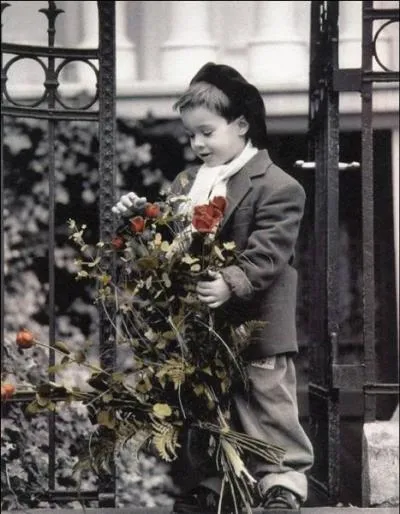 Qui chantait "Je n'étais alors qu'un enfant, et j'étais fier de raconter qu'il était mort en combattant, qu'il était mort à vos côtés" ?