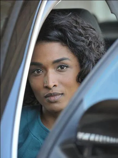 Si l'on remonte mes origines, mes racines sont les mêmes qu'une célèbre chanteuse d'un "petit pays" : lequel ?