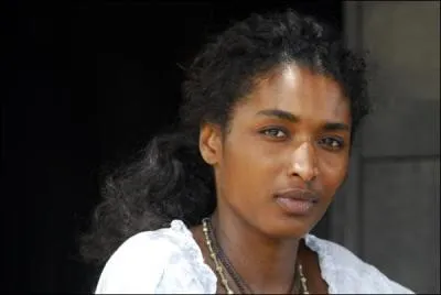 Mais dans la série des compliments, après tout, si l'on m'apprécie aussi pour ma présence, ce n'est pas "Un crime ...