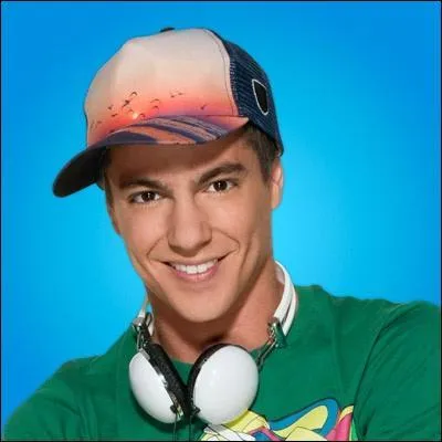 Quel est le prénom de Facundo Gamba dans Violetta ?