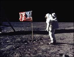 Qui est le premier homme à avoir marché sur la Lune ?