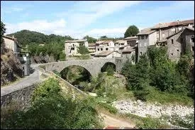 Je vous emmène à la découverte de Jaujac. Commune Ardéchoise, elle se situe en région ...