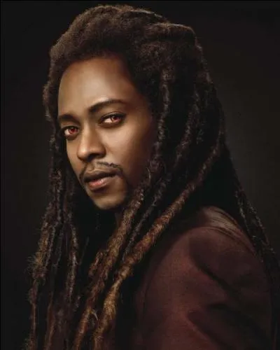 Qui est ce vampire qui s'est rallié aux Cullen pour sauver Bella et qui les a trahis en essayant de tuer Bella ? Il s'est fait tuer par les loups-garous.