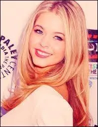 Comment s'appelle la fille qui est dans la tombe d'Alison ?