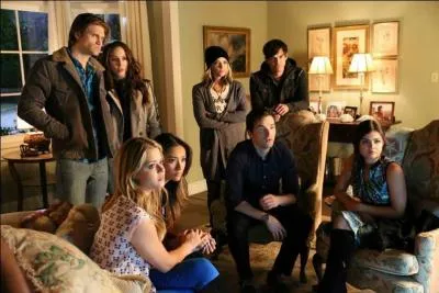 Que s'est-il passé après avoir entendu le nom de la personne enterrée à la place d'Alison ? (Chez Emily)