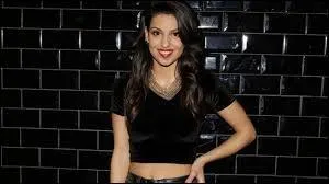 Naturellement, ses cheveux sont :