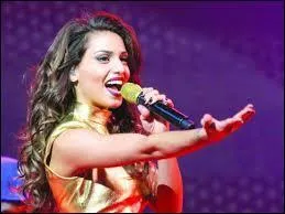 Comment s'appelle la troupe de théâtre dans laquelle Tal a pris des cours de théâtre pendant 4 mois ?