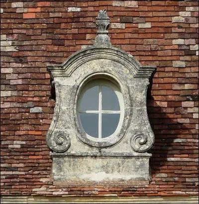 Tout cela pour dire, que c'est en regardant l'initiale des 6 premières questions que vous apprendrez le prénom de la star. Mais ce n'est qu'en cochant ci-dessous que vous saurez...