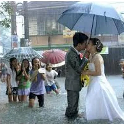 Quelle est la bonne expression ? Indice : Dicton de consolation pour des mariés un jour pluvieux.