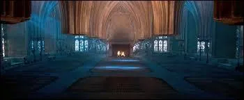 Quels incorrigibles garçons échappent à Rusard grâce à la Salle ?