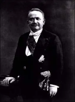 Le premier protestant  entrer  l'lyse.