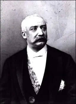 ,Il serait mort, dit-on,  d'un orgasme fatal.