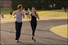 Saison 3 - Dans cette scène, comment Stefan surnomme-t-il Elena ?