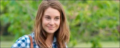 Quelle partie du corps de Tris Cara critique-t-elle ?