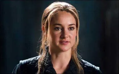 Qui Tris sauve-t-elle sur le toit ?